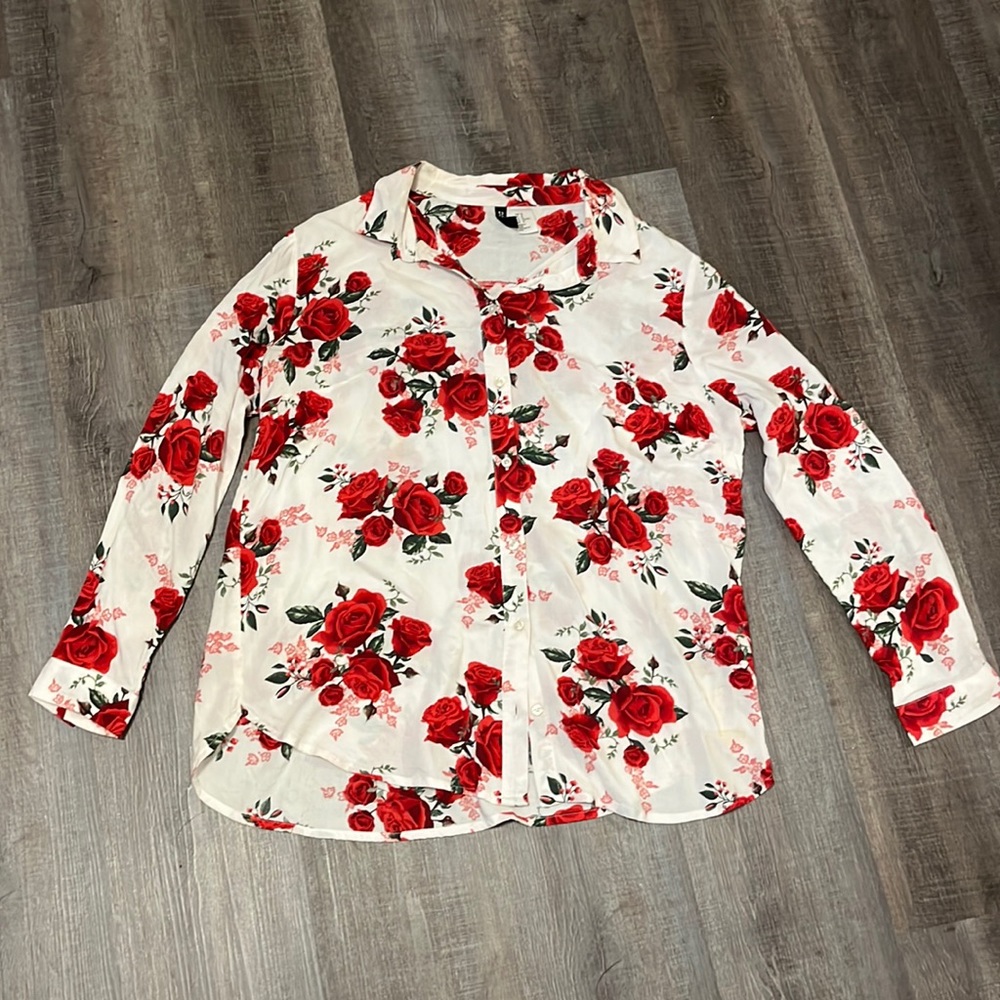 Button down rose shirt undivided long sleeve never worn
